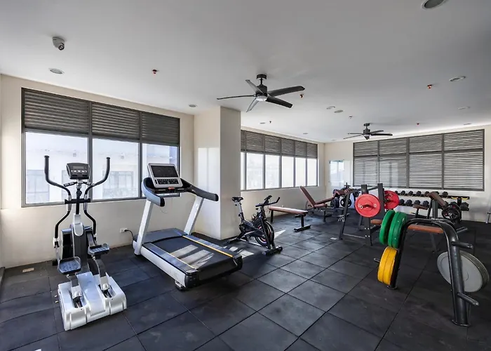 2 Private Designer - Same Floor Near It Park With Pool & Gym * Cebu