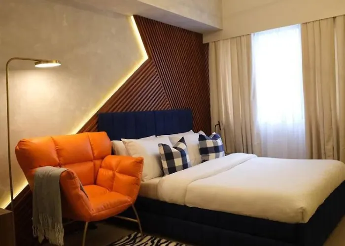 2 Private Designer - Same Floor Near It Park With Pool & Gym * Cebu